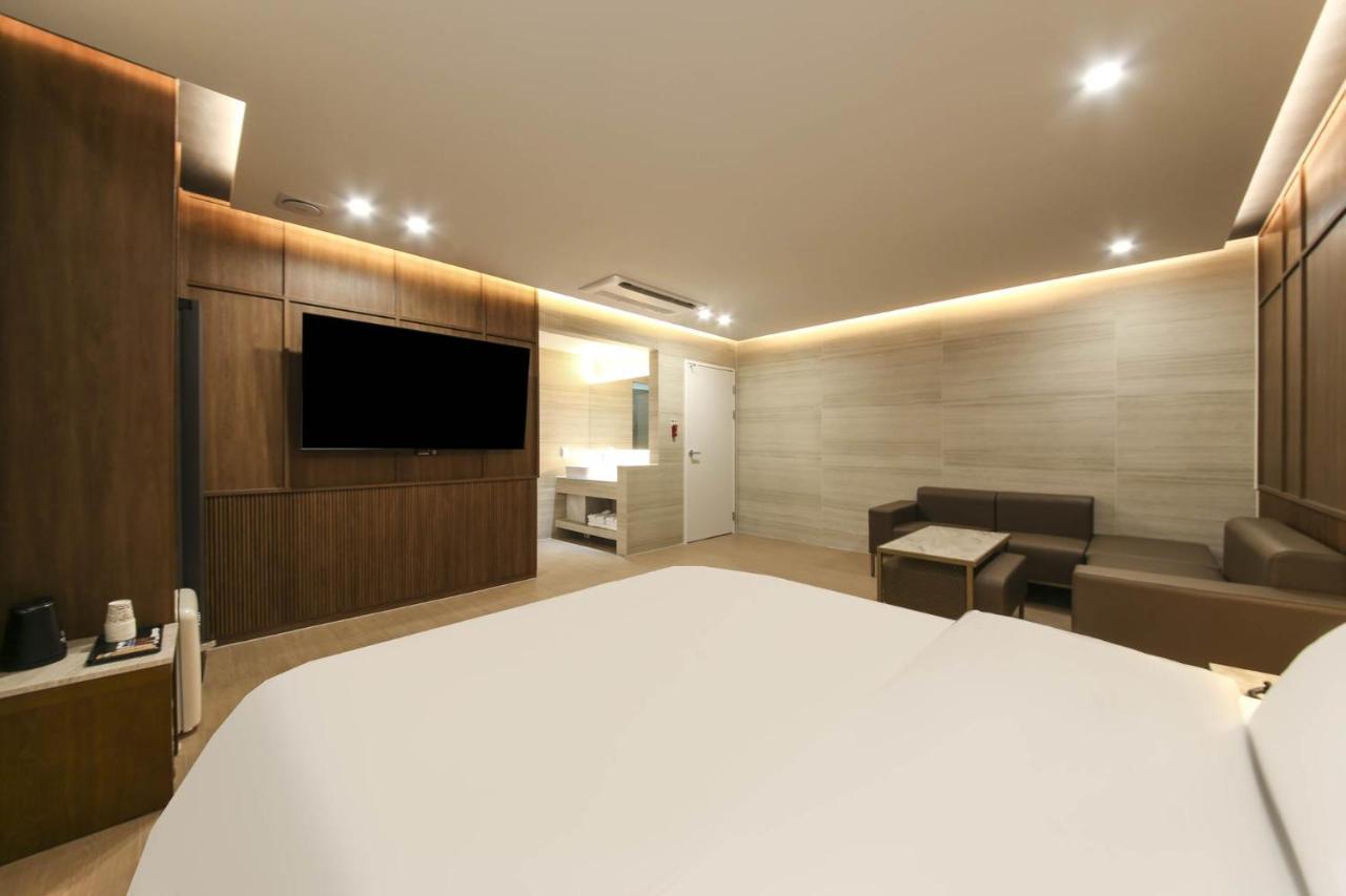 Brown Dot Hotel Pyeonghwa Plaza Mokpo Exterior foto